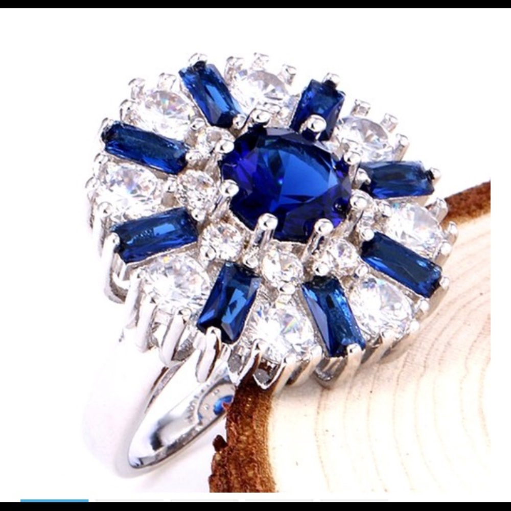 Elegant sterling silver cocktail ring